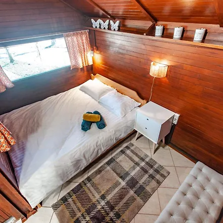 Apartma Retro House Catez Daire